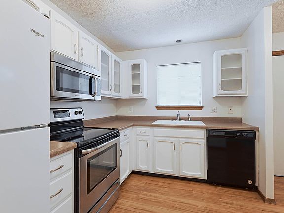 3rd image of 4715 Goldenrod Ln