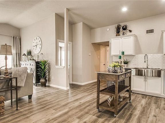 5th image of 5504 Bainbridge Dr