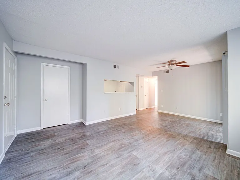 Foxcroft Apartments — Photo 8