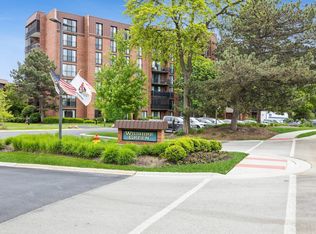 111 Acacia Dr APT 103, Indian Head Park, IL 60525