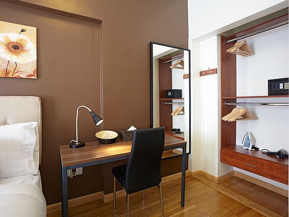 3rd image of 348 E 51st St APT 2