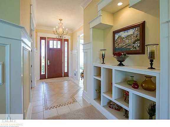 3rd image of 604 E Aquila Dr