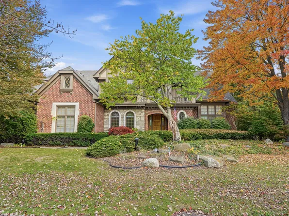 882 Andover Dr, Northville, MI 48167