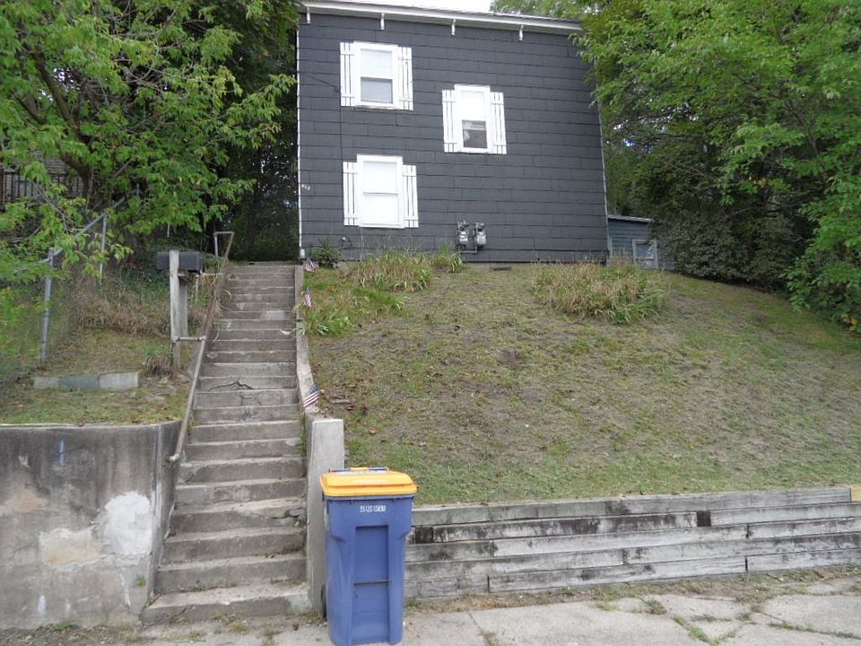 1st image of 817 Coit Ave NE #1