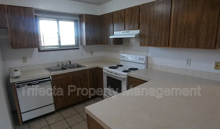 4953 Basswood Dr — Photo 4