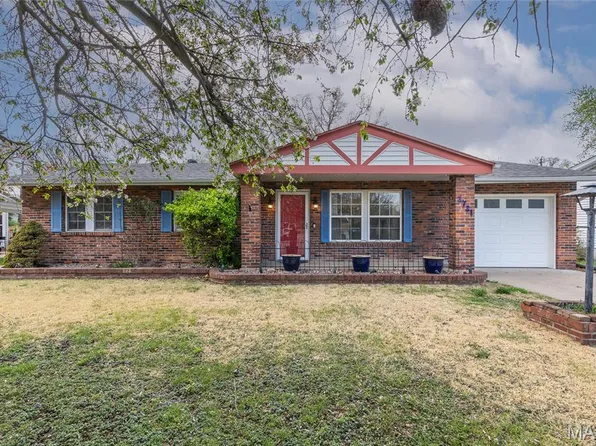 2721 Arrow Heights Dr, Maryland Heights, MO 63043