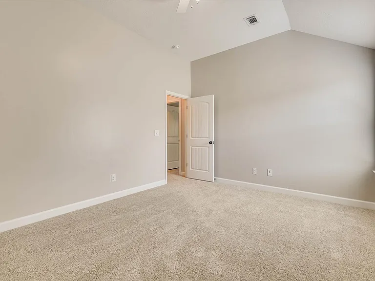127 Radcliff Dr — Photo 42