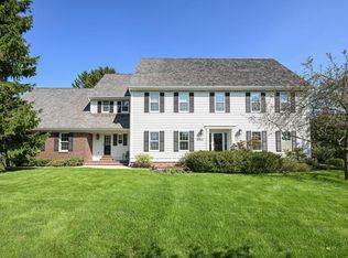 10414 N Pine Ridge Dr, Mequon, WI 53092