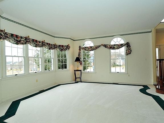 5th image of 201 Copperwood Ct