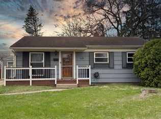 2907 N Moor Dr, Rockford, IL 61109