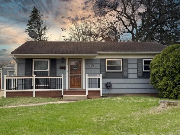 2907 N Moor Dr, Rockford, IL 61109