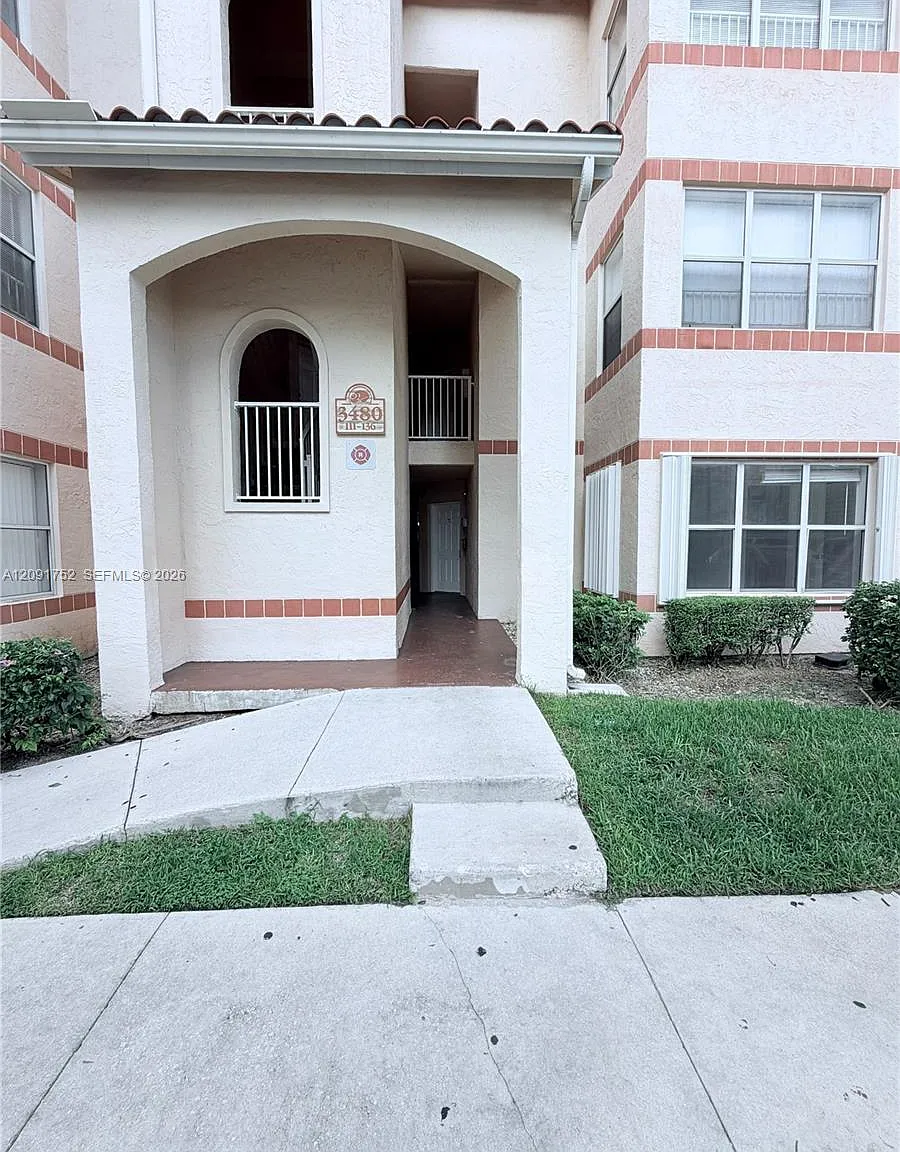 Coral Key Condo — Photo 1