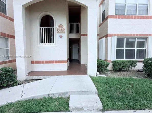 3480 Pinewalk Dr N, Pompano Beach, FL