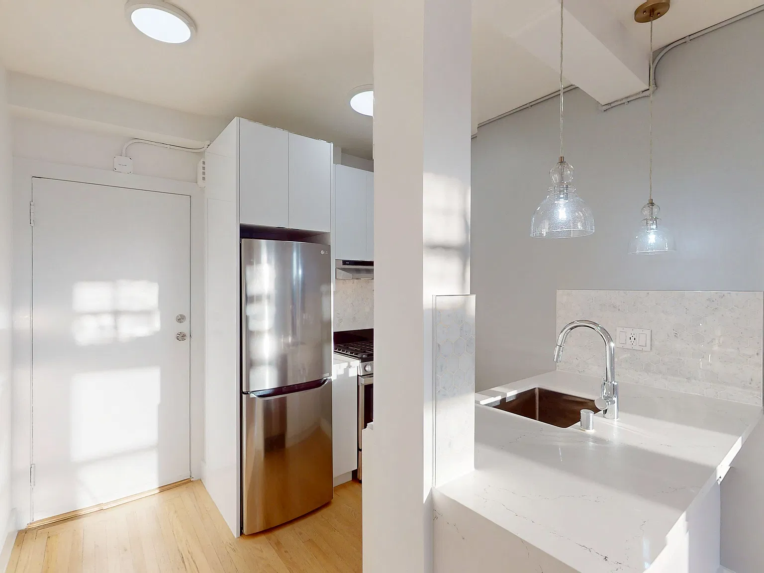 Bright 1BR Apartment in Lower Nob Hill | Dishwasher, Shared Laundry & Pet Friendly — Photo 3
