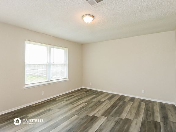 3rd image of 530 W Carson Dr