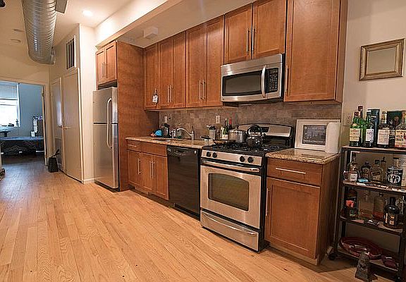 3rd image of 330 W 46th St #3AB