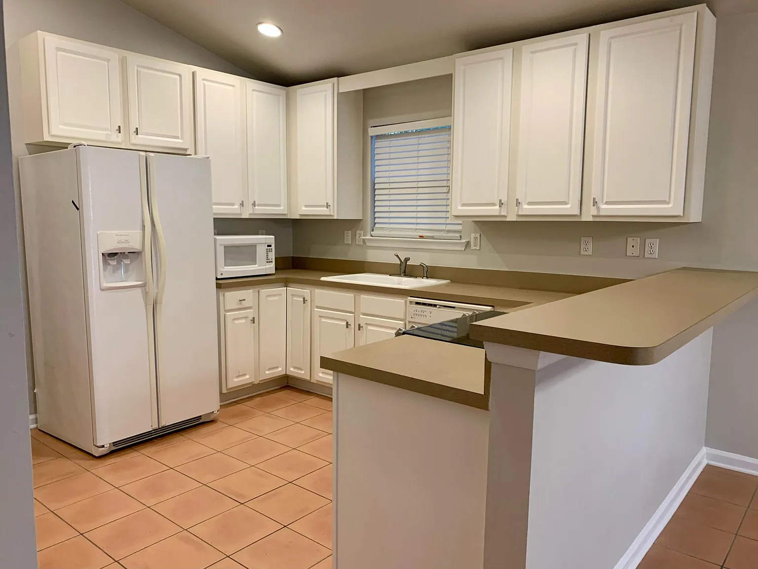 1565 Payne Street — Photo 3