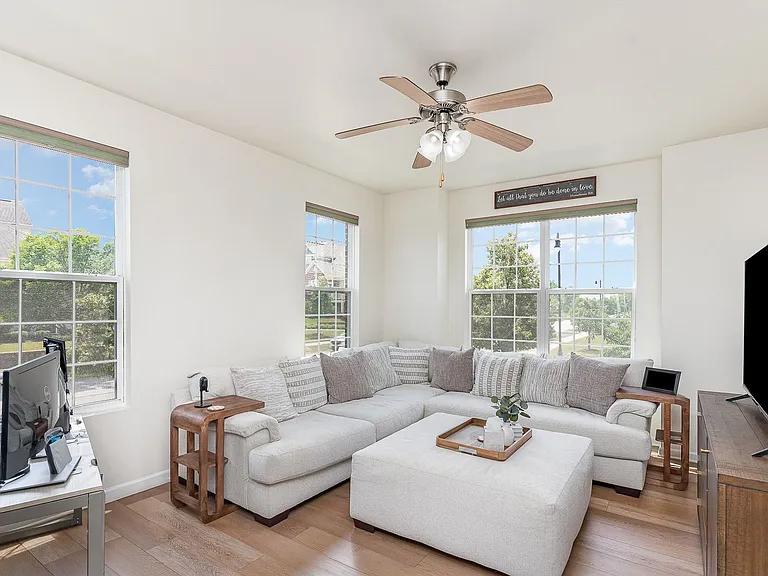 15373 Sheffield Square Pkwy — Photo 3