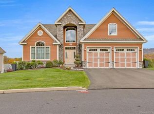 18 Alyssa Dr, Cheshire, CT 06410