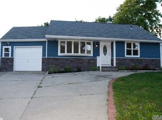214 Westwood Dr, Brentwood, NY 11717