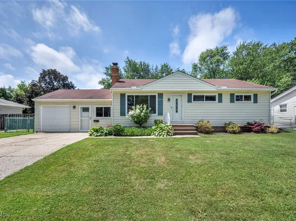 484 E 319th St, Willowick, OH 44095