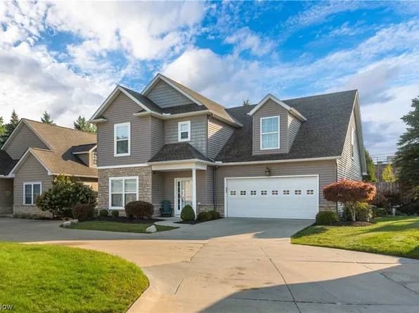597 Cahoon Ledges Dr, Bay Village, OH 44140