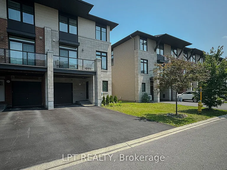 552 Labrador Cres — Photo 2