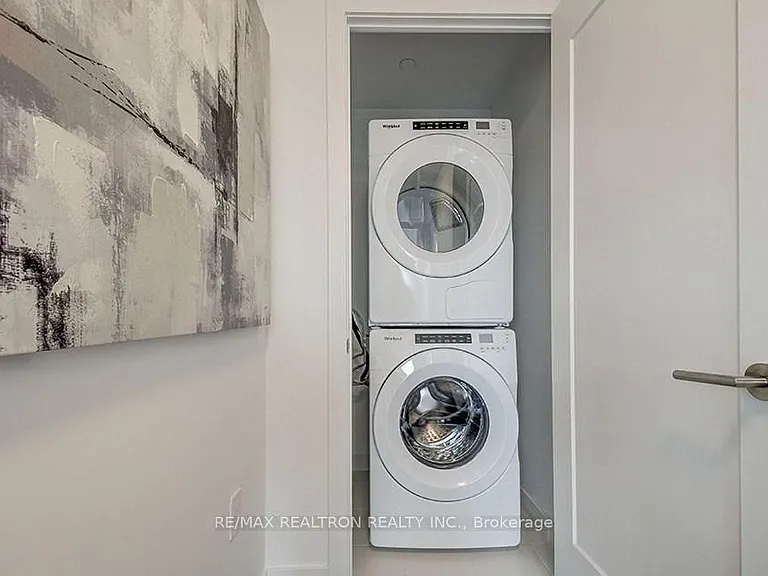 575 Bloor St E #2208 — Photo 23