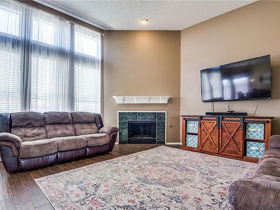 3rd image of 4421 Lakeside Dr