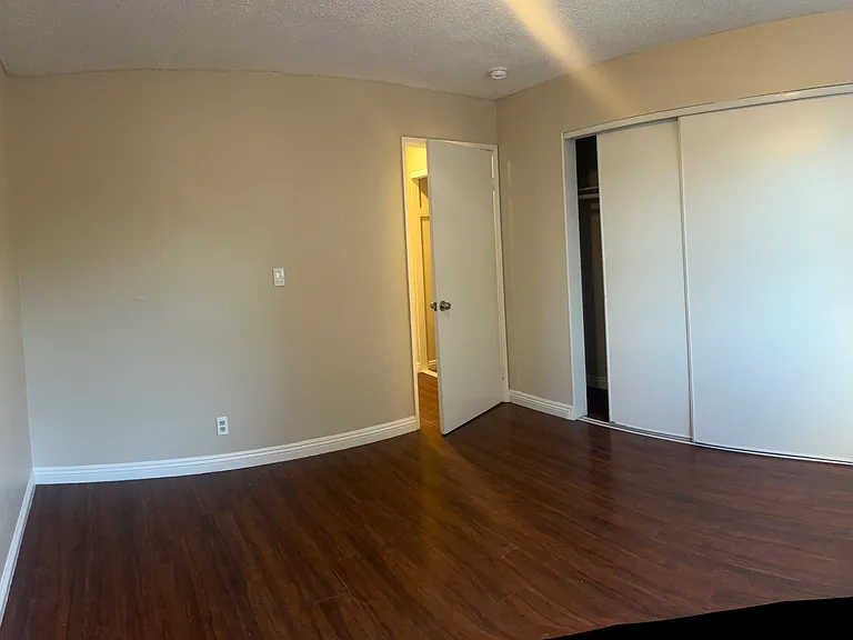 1554 Pine Ave — Photo 18