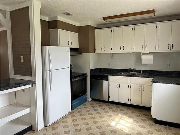 5th image of 2932 Penwood Dr