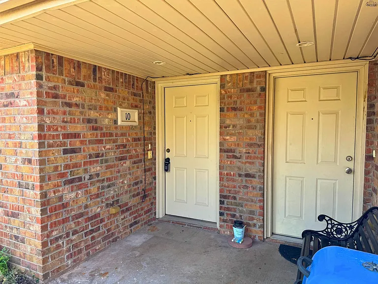 4710 Brookdale Dr — Photo 2