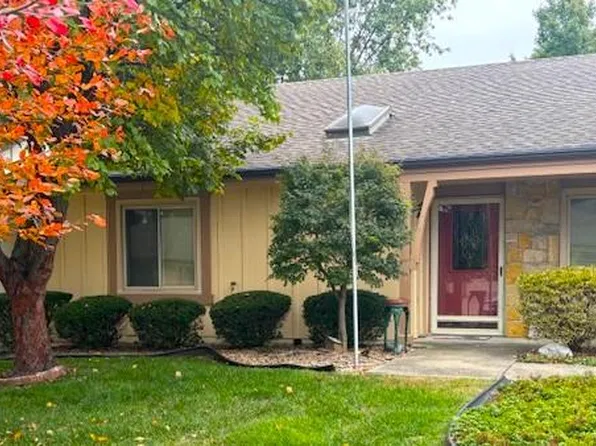 18800 S Lakeside Dr, Belton, MO 64012