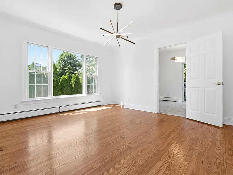 519 Summit Ave — Photo 4