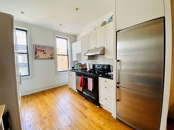 2nd image of 161 Grand St Floor 3