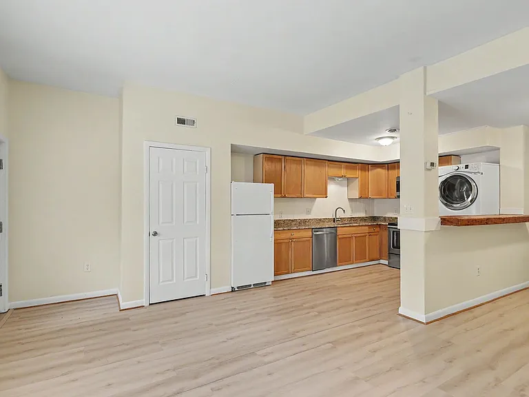 308 Patriot Ln #J — Photo 6