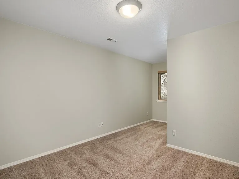 2283 NW Oak Knoll Pl — Photo 8