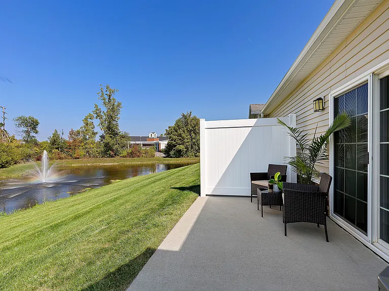 Redwood Grand Blanc — Photo 4