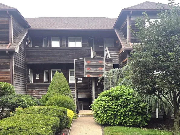 605 Fox Hill Drive, Baiting Hollow, NY 11933