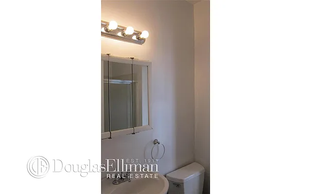 Rented by Douglas Elliman | media 27