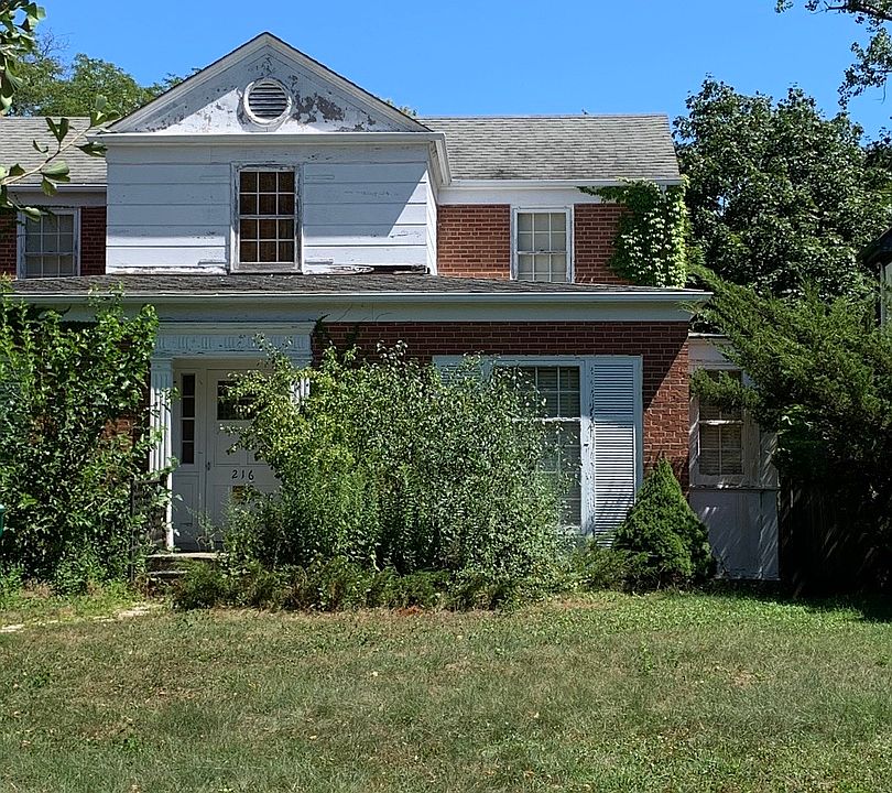 2nd image of 216 Lawndale Ave