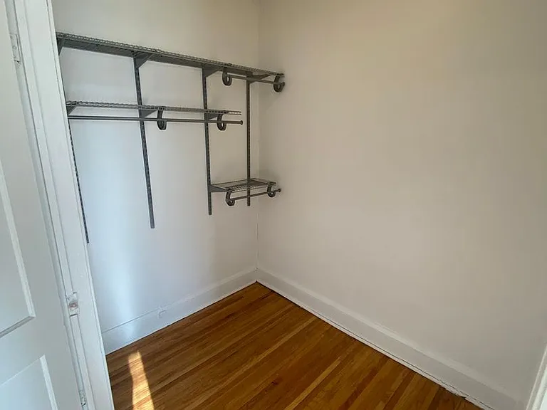 Kewanis Court Apartments — Photo 13
