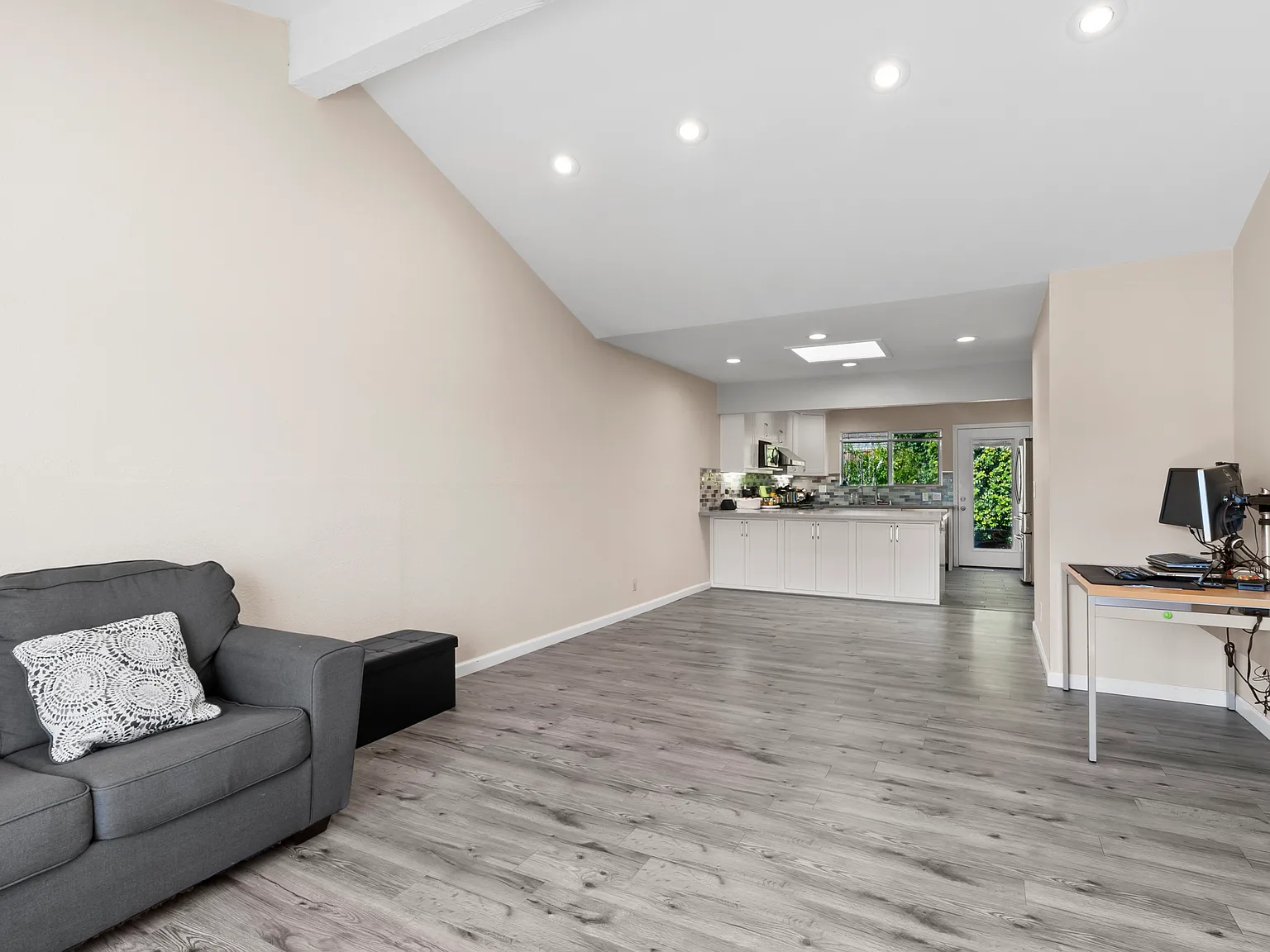 2 bed, 1116 sqft, $3,799 — Photo 3