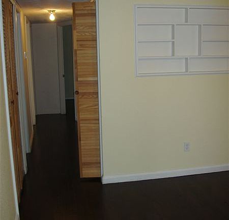 Living Rm to Hallway