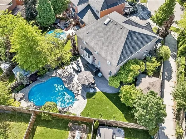 2283 Briargrove Cir, Oakville, ON L6M 5A5