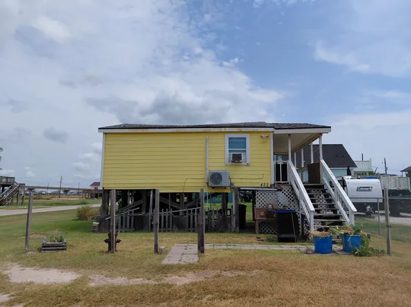 422 Oyster St, Surfside Beach, TX 77541