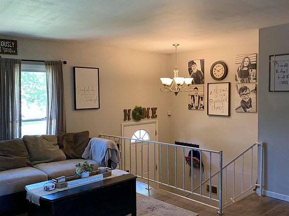 3rd image of 1831 Victoria Dr