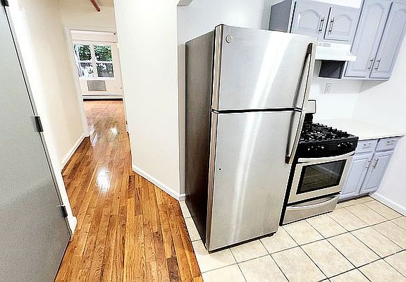 5th image of 4812 58th Ln Floor 2