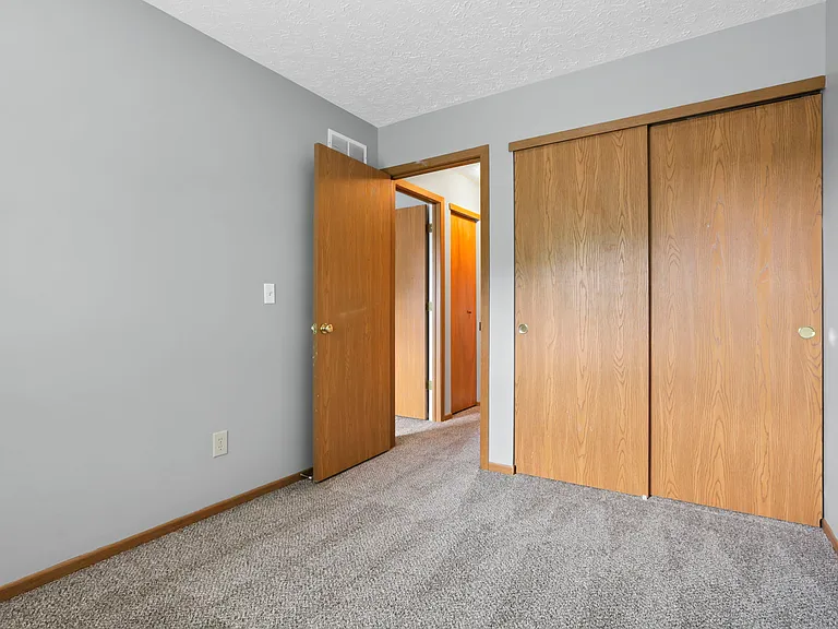 933 Briaro St — Photo 35