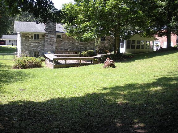 3rd image of 506 N Lilly Dr